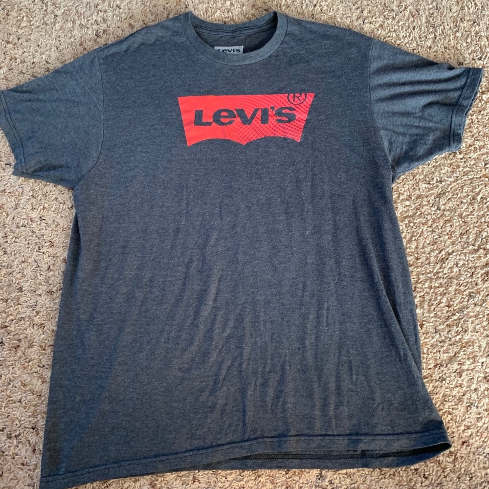 Men’s Levi’s shirt